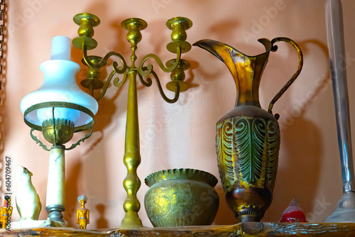 Quadro em tela vintage metal dishes and candleholder on the table