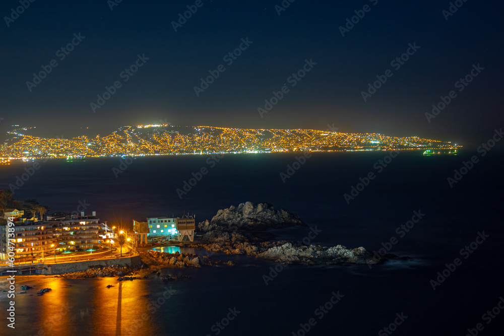noite e luzes de prédios da praia Cochoa, Viña del Mar, Valparaíso, Chile