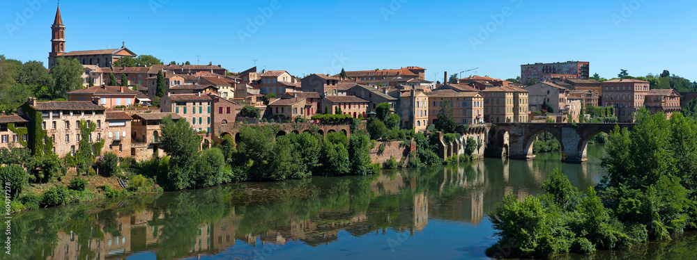 Captivating panoramic view of Albi, France. Strolling along the picturesque banks of the river Tarn unveils breathtaking vistas of this enchanting city.