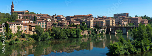 Captivating panoramic view of Albi, France. Strolling along the picturesque banks of the river Tarn unveils breathtaking vistas of this enchanting city.