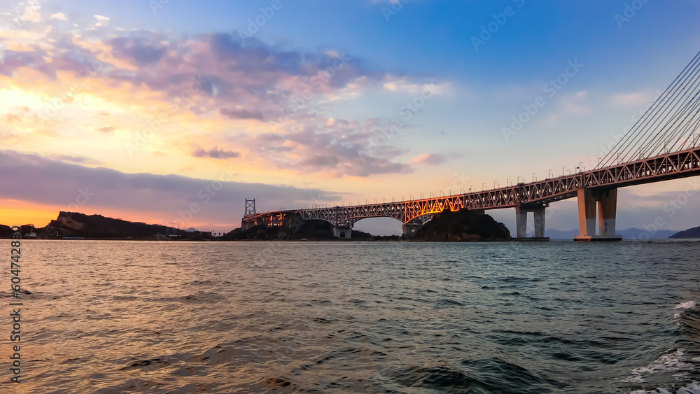 朝日に輝く瀬戸大橋