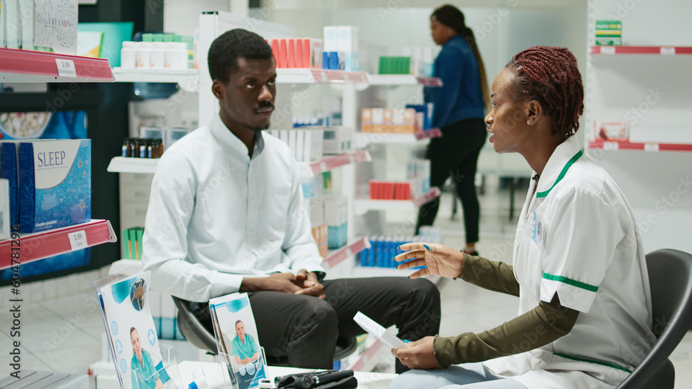 Obraz premium Young adult asking specialist about pills medication, looking at boxes of medicaments and supplements. Customer and pharmacist talking about drugs cure from pharmacy health center.