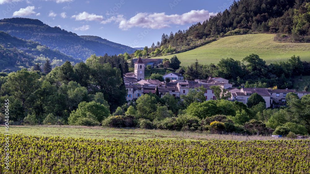 Φωτογραφία Paysage pittoresque de la région des Baronnies dans le département de la Drôme a