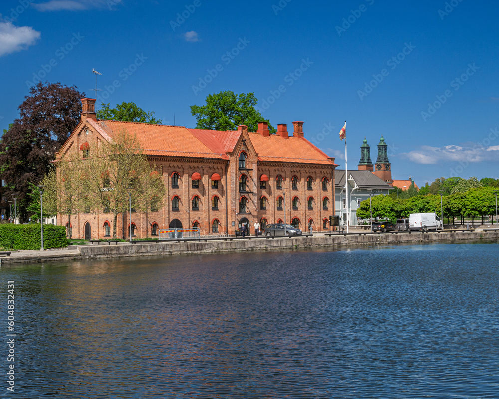 Obraz premium Church house with Klosters church in the background.