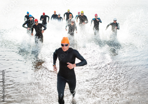 Fényképezés Triathletes emerging from water