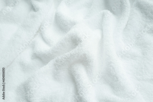 上質な無地の白いタオル生地の背景･テクスチャの素材 - くしゃくしゃのバスタオルやブランケットの表面