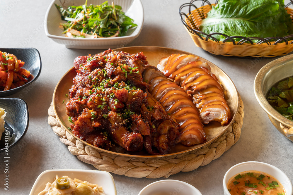 Jokbal, pork feet, steamed, salted oysters, spicy, noodles, garlic