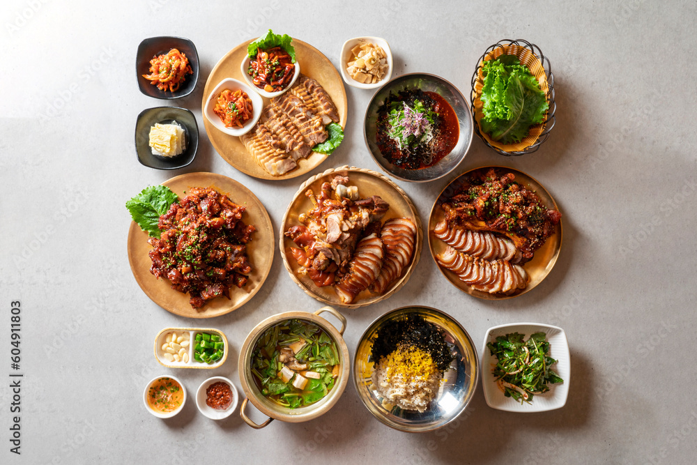 Jokbal, pork feet, steamed, salted oysters, spicy, noodles, garlic
