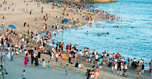 Wallpaper Mural Crowded beach in summer Torontodigital.ca