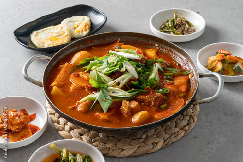 cheonggukjang, fast-fermented bean paste Old, chicken soup, fried chicken soup, spicy, steamed ribs, iron plate, stir-fried meat, Korean food, food