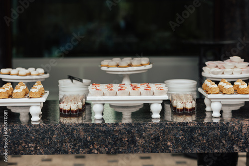 Obraz na płótnie Candy bar for holidays. Reception for guests. Festively met guests with desserts, tarts and cupcakes.
w salonie