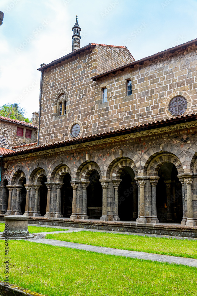 Fototapeta premium Cloître de la Cathédrale du Puy-en-Velay