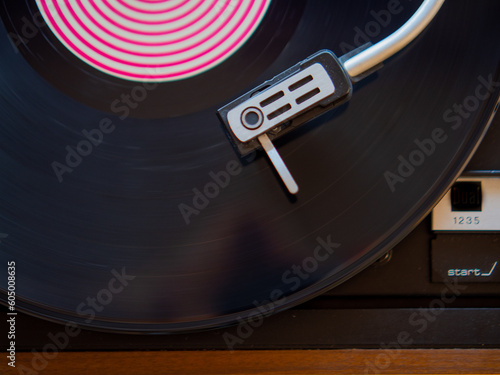 Tableau sur toile Detail of a needle on a track of a black vinyl record