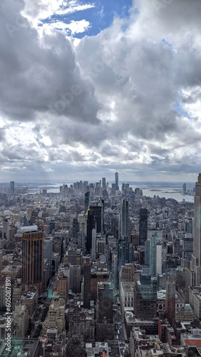 Photographie A great day with beautiful clouds over the amazing city of New York