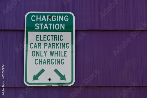 charging station sign on purple wall. photo