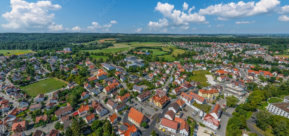 Die Stadt Bad Schussenried in Oberschwaben im Luftbild
