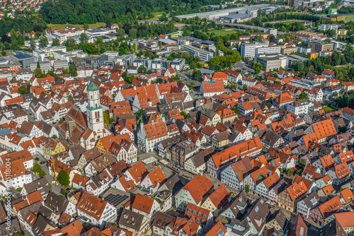 Biberach an der Riß am späten Nachmittag im Luftbild - Ausblick auf die historische Altstadt