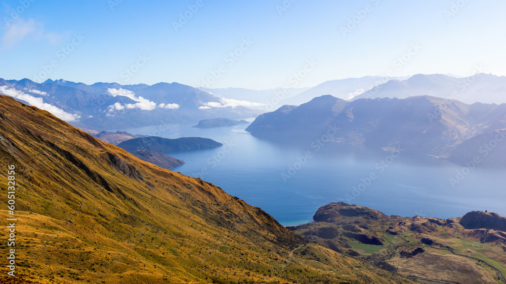 Obraz premium Picturesque view of Wanaka Lake from Roys Peak, New Zealand