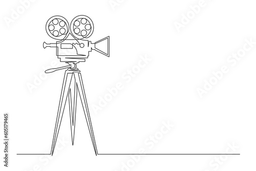 Continuous one line drawing of a retro cinema camera. Vintage cinema camera isolated on a white background. Vector illustration
