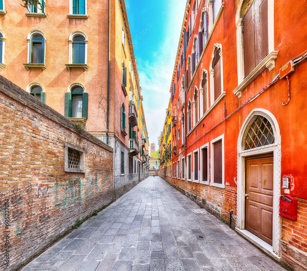 Fototapeta premium Fabulous cityscape of Venice with narrow streets and traditional buildings.