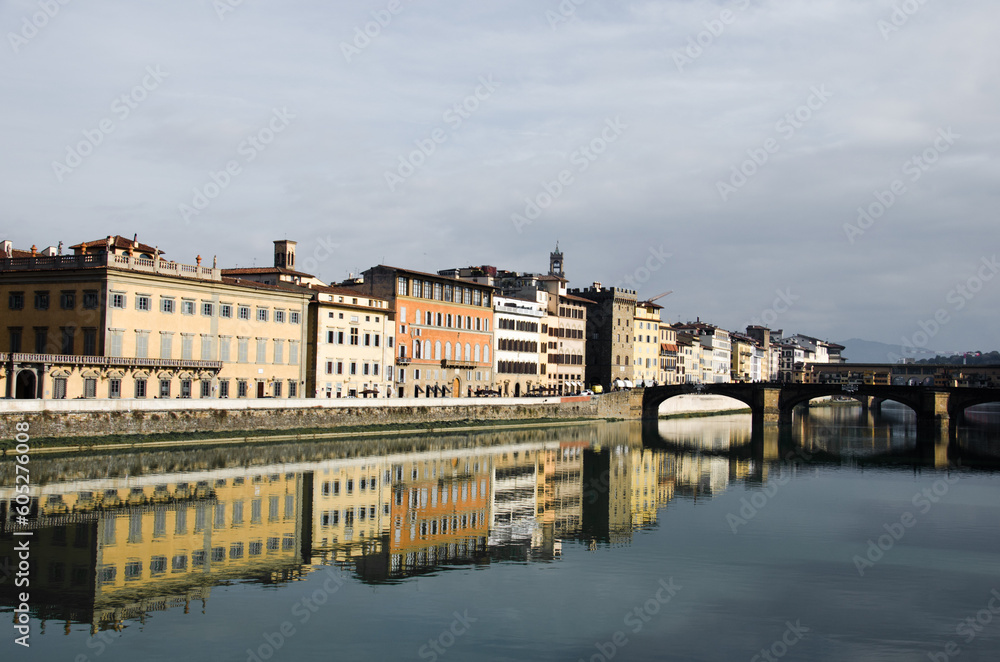 Fototapeta premium Ponte vecchio in Florence, Italy with colourful houses