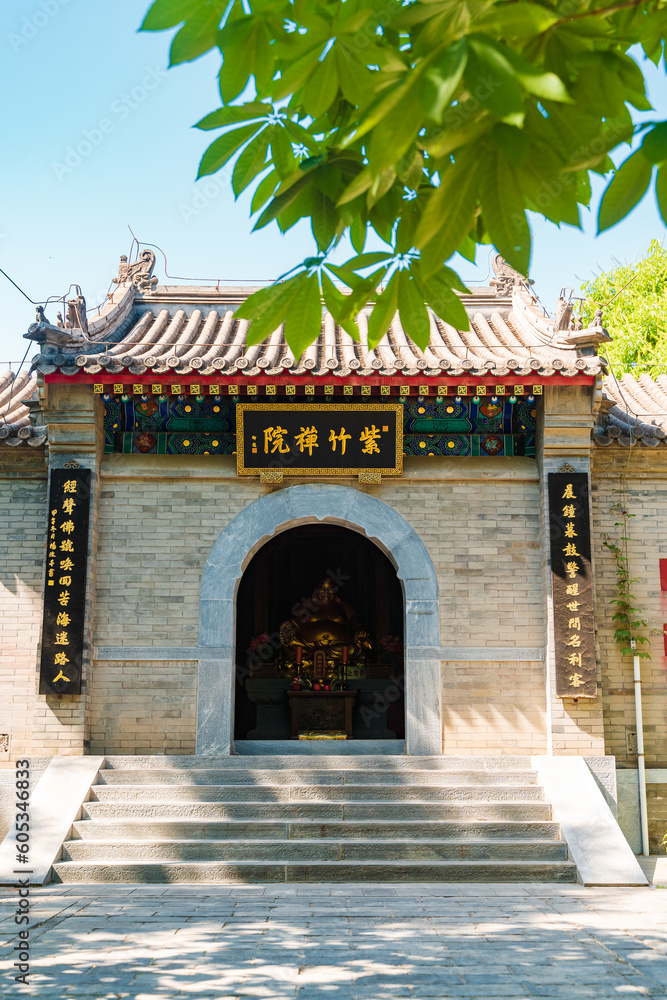 Obraz premium Architectural landscape of Zizhuyuan Park in Beijing