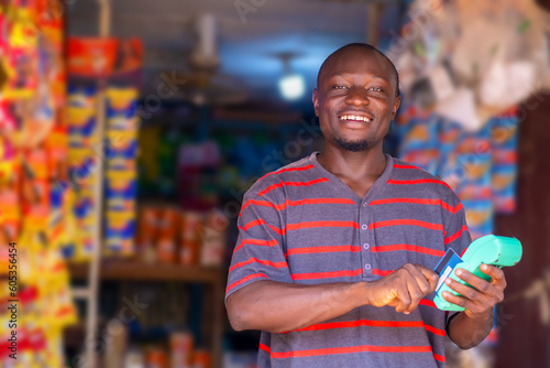 Fotografía excited african black businessman using a point of sales machine