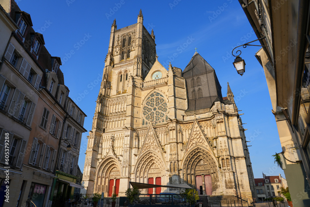 Fototapeta premium Facade of the Saint Etienne cathedral of Meaux, a roman catholic church in the department of Seine et Marne near Paris, France