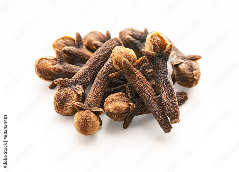 Obraz premium Dry cloves on white background. Spice cloves macro close-up.