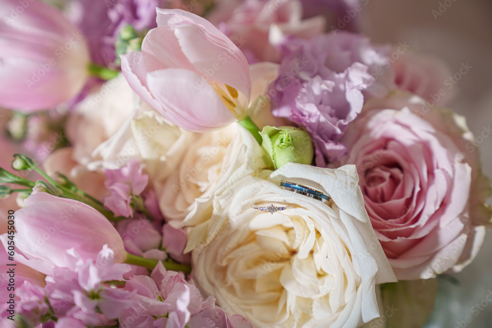 Obraz premium wedding diamond ring and flower