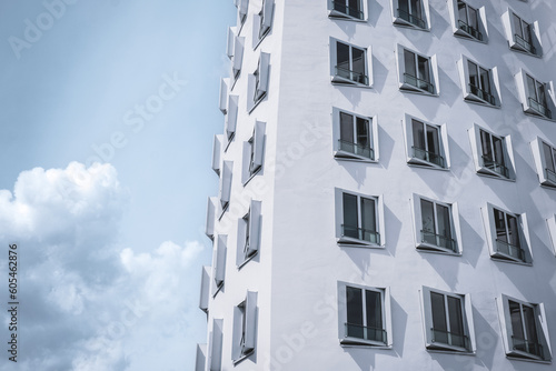 Fassade abstrakt weiß geometrisch Neuer Zollhof Düsseldorf Wohnanlage Wohnhaus minimalistisch photo