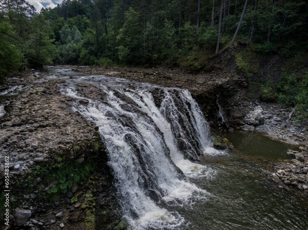 Obraz premium waterfall in the woods