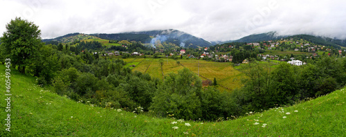 Obraz na płótnie Panoramic view of Vorokhta village in Carpathian mountains, Ukraine w salonie