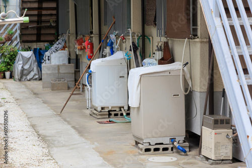 尼崎市の下町「昭和風洗濯機」 © yoshitani