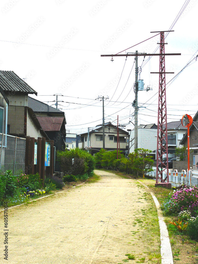 歩行者専用道路。旧私鉄路線跡。