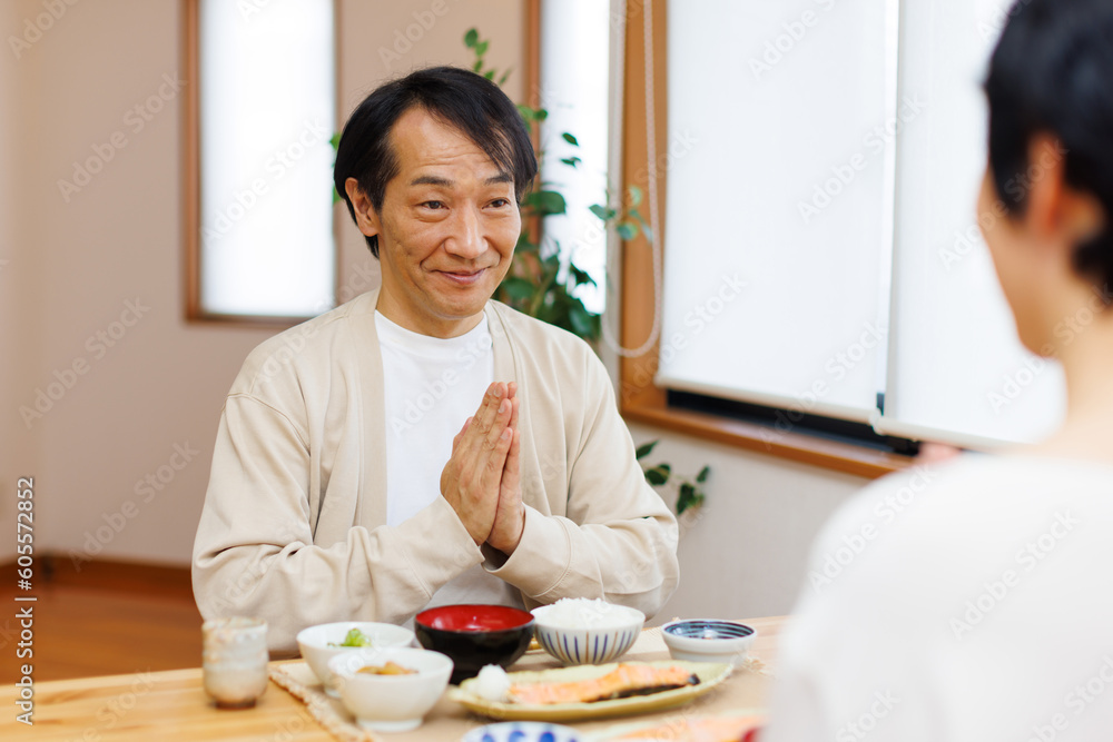 食事で成熟した日本のカップル