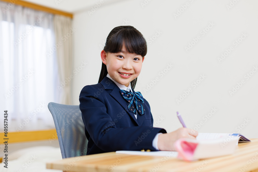 学校の制服を着た日本の女の子 学校の制服を着た日本の女の子