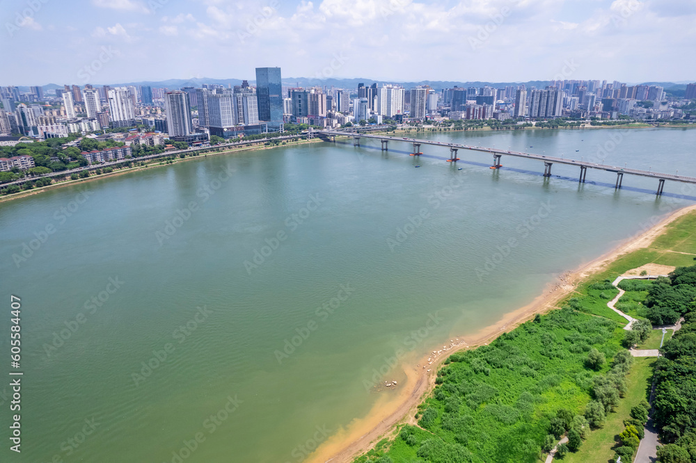 Obraz premium Ecological Landscape of Urban Green Space in Xiangjiang Scenic Belt, Zhuzhou, China