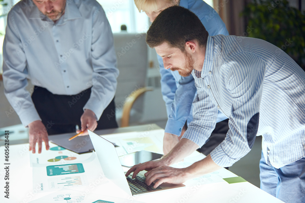 Fototapeta premium Team analyzing investment graph of money brainstorming and discussing plans in meeting room. Concept of investment, teamwork. Business people conference