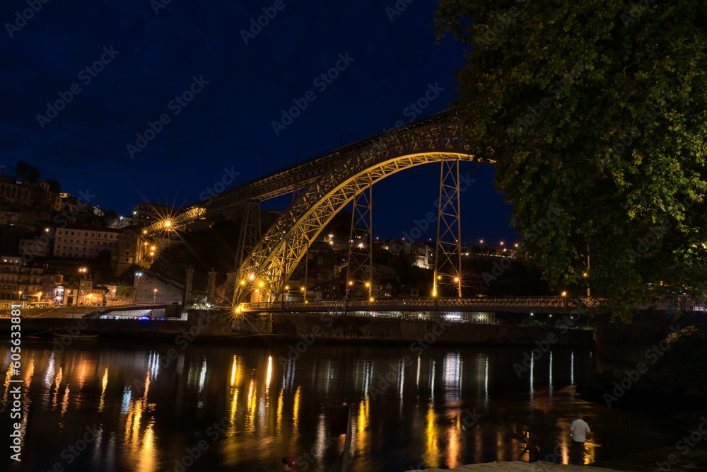 Obraz premium Low-angle shot of a beautiful bridge above the water in Oporto, Portugal