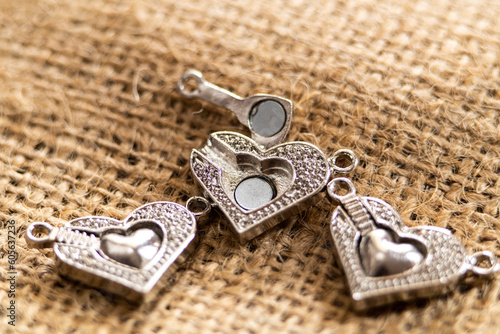 Magnetic lock for jewelry in the form of a heart