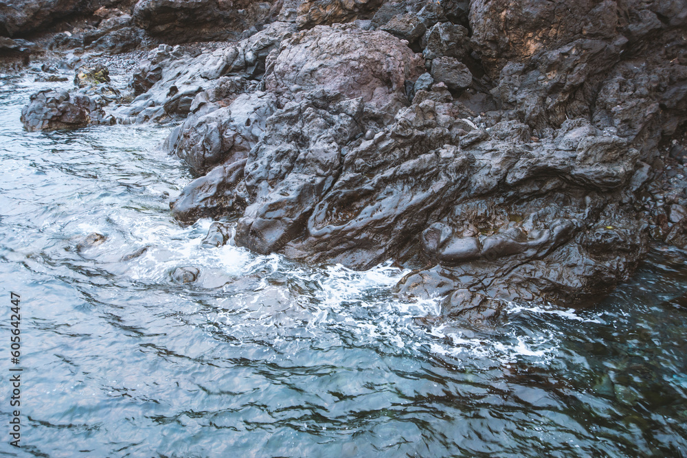 Obraz premium volcanic rocks shore