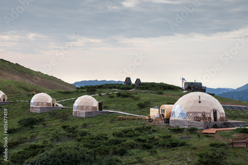 Tableau sur toile Tourist glamping on a mountain pass