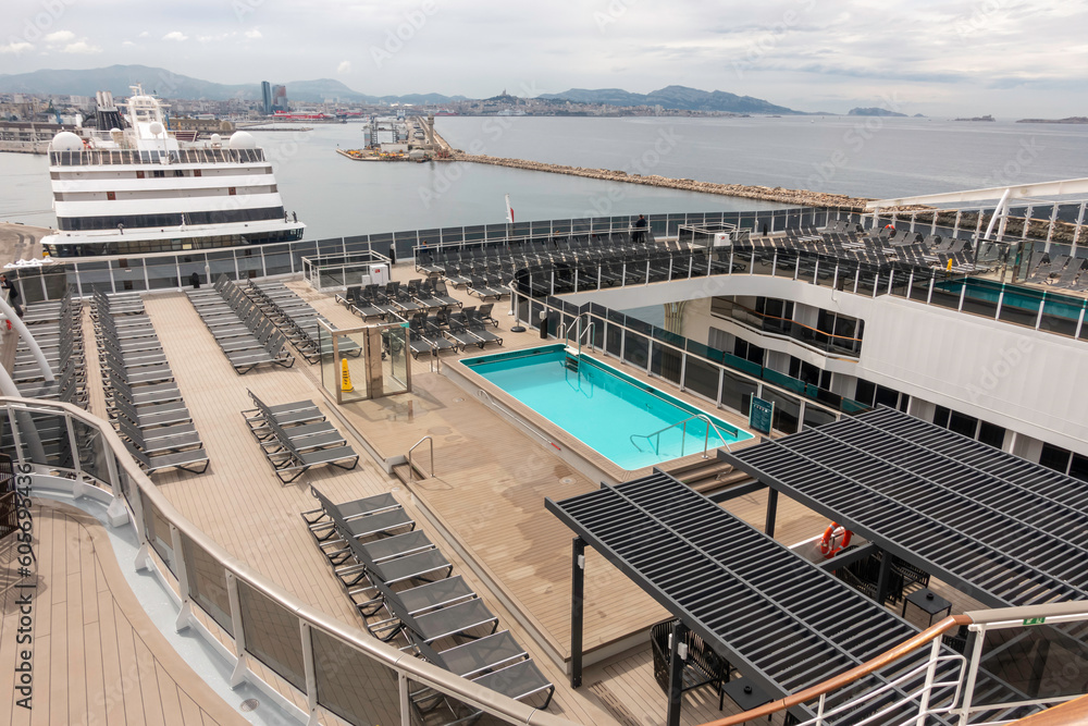 marseille-france-20-mai-2023-vue-du-pont-piscine-du-navire-de