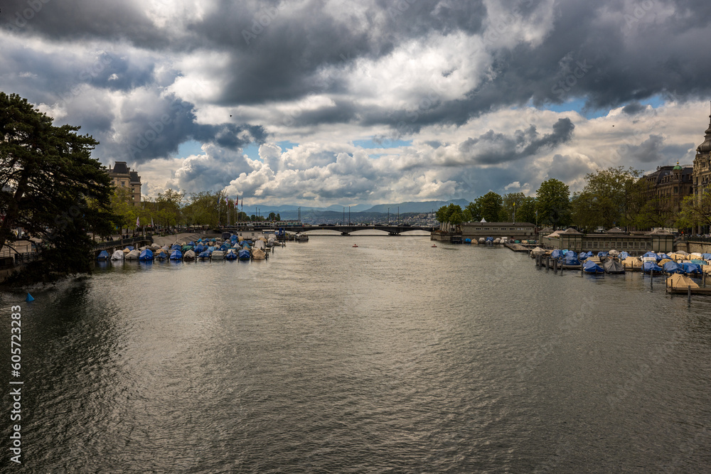 Obraz premium View over the river towards Lake Zurich 