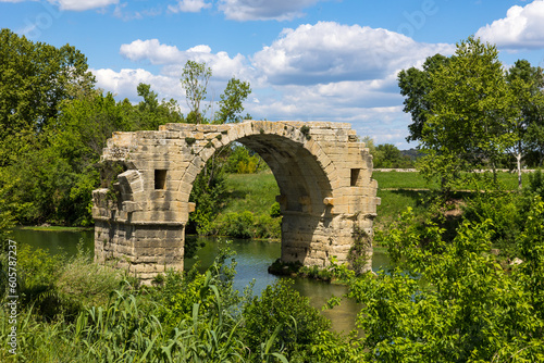 Print op canvas La dernière arche encore en élévation du Pont Ambroix, construit sur la Via Domi