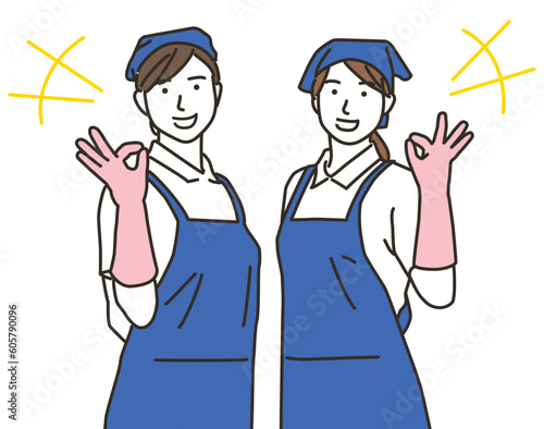 OKポーズをするハウスキーパーの女性達