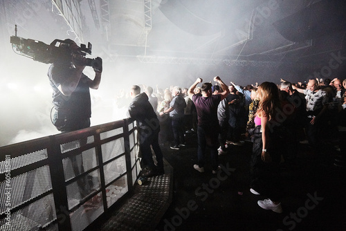 Canvas Print people dancing at an electronic music concert