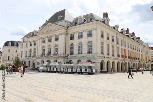 Bâtiment typique, vue de l'extérieur, ville de Orléans, département du Loiret, France photo