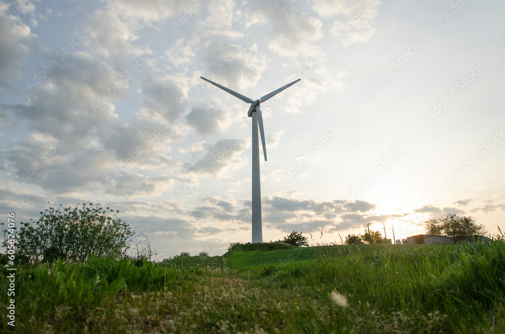 Obraz premium Turbiny wiatrowe - odnawialne źródła energii - wiatraki produkujące zieloną energie